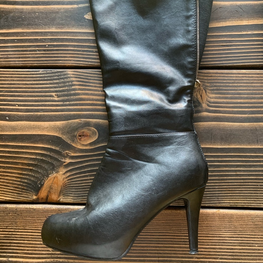 Plus size black leather boots 9W